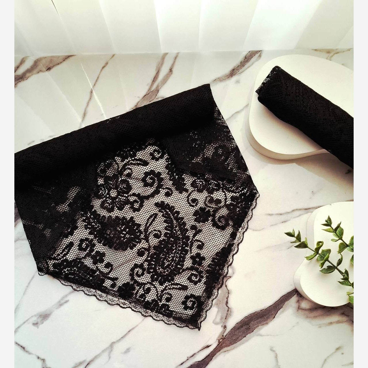 روسری سه گوش طرح ترمه دور گیپور
